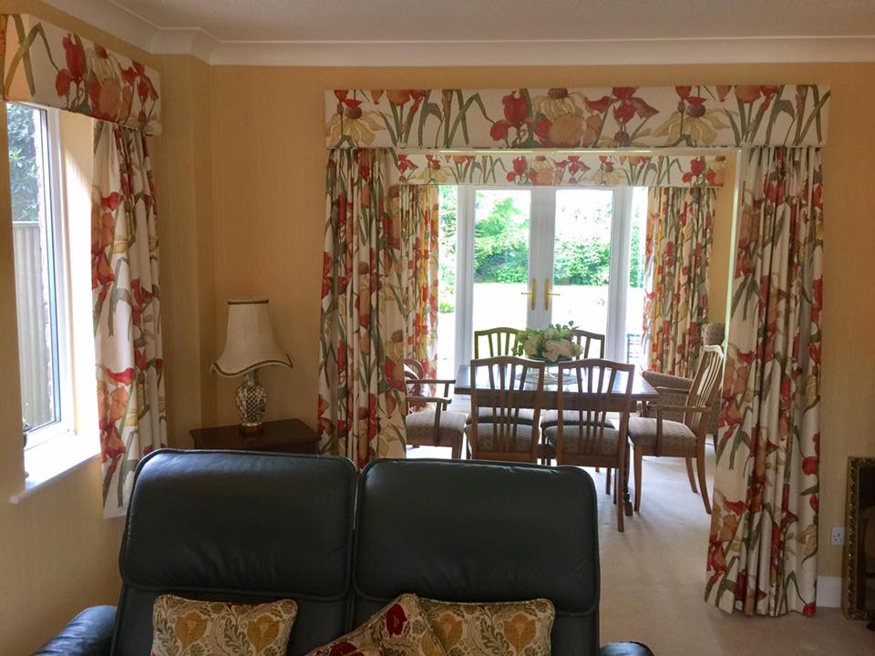 18813997_1567288473284360_3952576148844365681_n Set of floral curtains