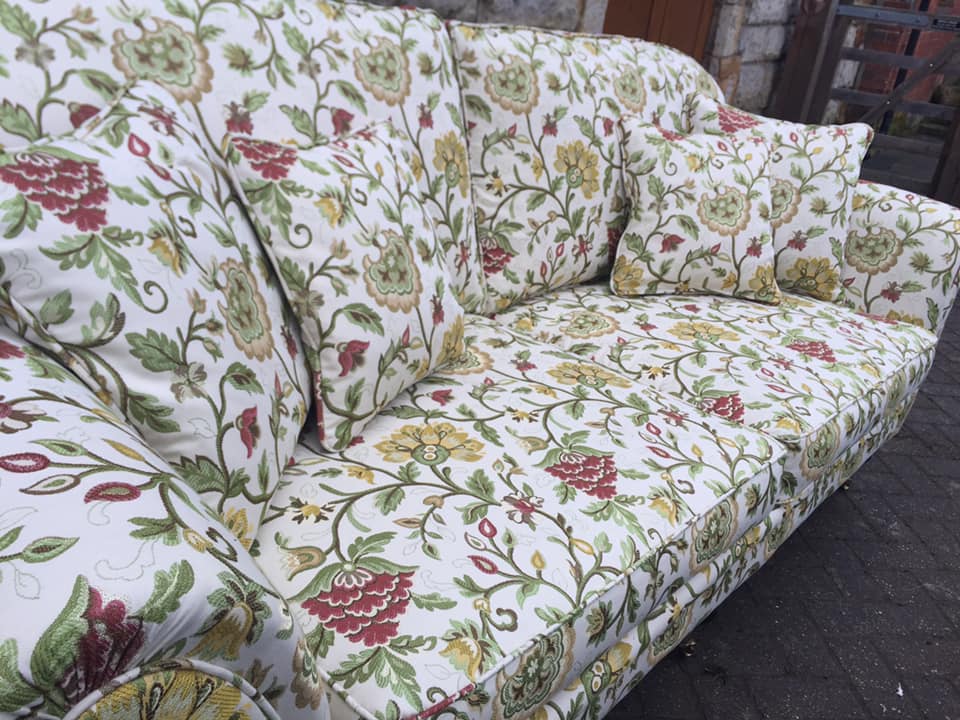 52585238_2362564030423463_616618894089519104_n (1) Close up of floral patterned sofa